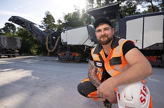 Specialist in the field of sustainable building materials on a construction site with a modern milling machine